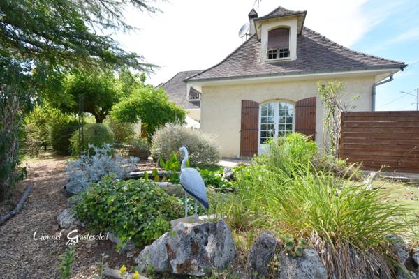 Périgourdine idéalement située 5 chambres sur un beau terrain Paysager à Pineuilh (33)