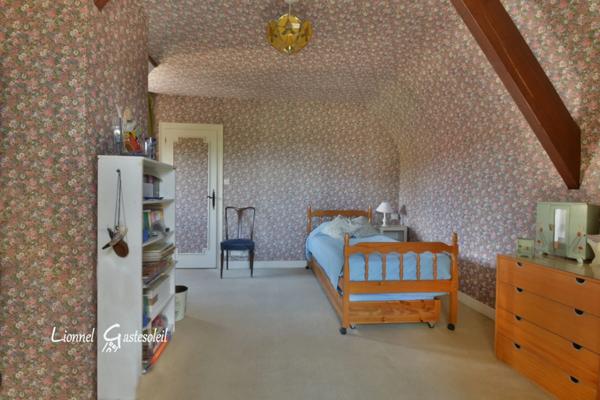 Périgourdine idéalement située 5 chambres sur un beau terrain Paysager à Pineuilh (33)