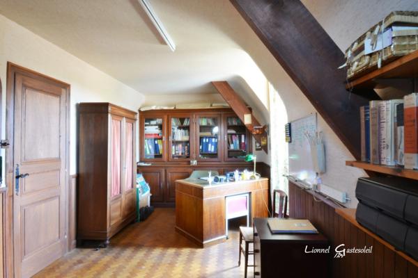 Périgourdine idéalement située 5 chambres sur un beau terrain Paysager à Pineuilh (33)