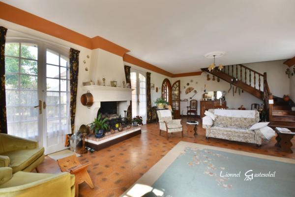 Périgourdine idéalement située 5 chambres sur un beau terrain Paysager à Pineuilh (33)