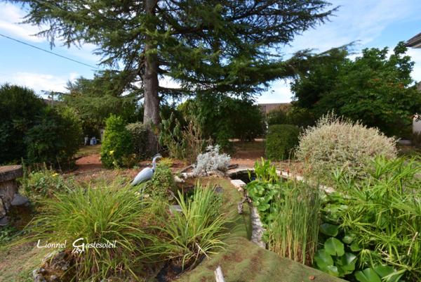 Périgourdine idéalement située 5 chambres sur un beau terrain Paysager à Pineuilh (33)
