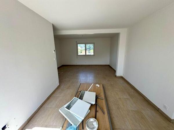 Ploumagoar maison 2 chambres garage attenant et terrasse