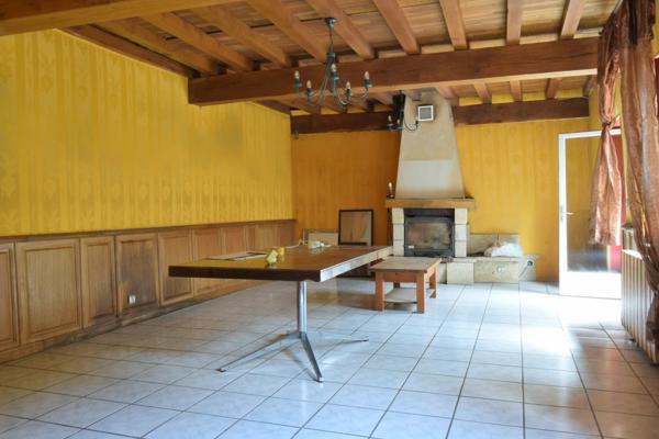 À vendre – Longère en pierre avec dépendances et grand terrain – Pierres (28130)