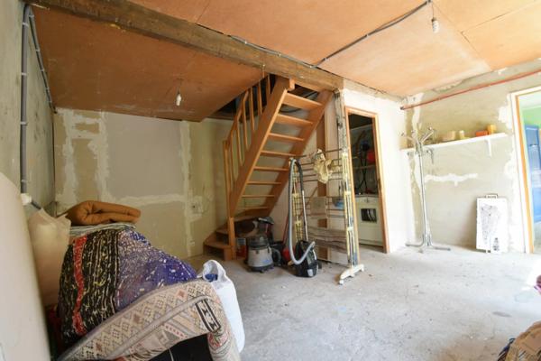 À vendre – Longère en pierre avec dépendances et grand terrain – Pierres (28130)