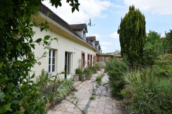 À vendre – Longère en pierre avec dépendances et grand terrain – Pierres (28130)