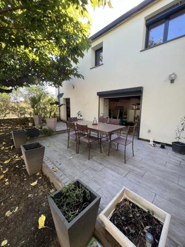 Vente                                                      Villa
                        
                     4 pièces                      79 m2                     à Perpignan