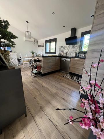 Vente                                                      Villa
                        
                     4 pièces                      79 m2                     à Perpignan