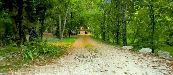 Forcalquier – Ancien moulin rénové 390 m² – 4 gîtes – parc 1,3 ha avec source naturelle, Provence, Haute-Provence
