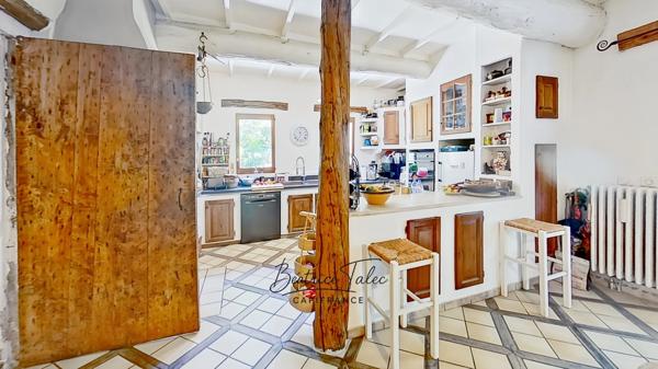 Forcalquier – Ancien moulin rénové 390 m² – 4 gîtes – parc 1,3 ha avec source naturelle, Provence, Haute-Provence