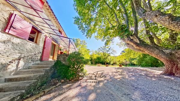 Forcalquier – Ancien moulin rénové 390 m² – 4 gîtes – parc 1,3 ha avec source naturelle, Provence, Haute-Provence
