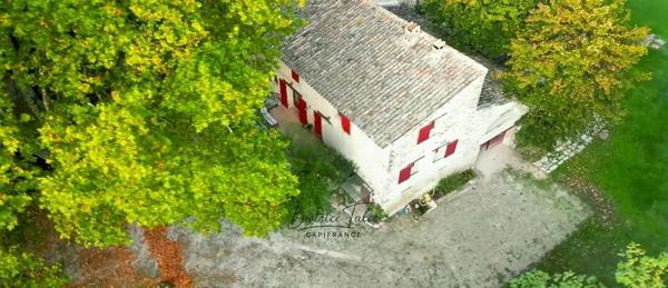 Forcalquier – Ancien moulin rénové 390 m² – 4 gîtes – parc 1,3 ha avec source naturelle, Provence, Haute-Provence