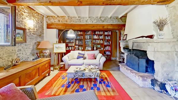 Forcalquier – Ancien moulin rénové 390 m² – 4 gîtes – parc 1,3 ha avec source naturelle, Provence, Haute-Provence