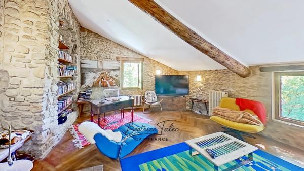 Forcalquier – Ancien moulin rénové 390 m² – 4 gîtes – parc 1,3 ha avec source naturelle, Provence, Haute-Provence