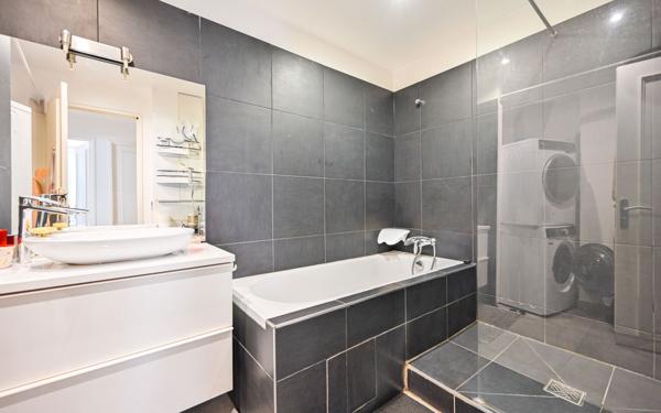 Appartement à vendre    3 pièces •  Paris 11