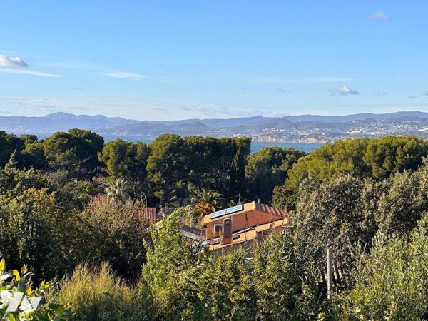 A VENDRE SIX-FOURS-LES-PLAGES (VAR) 83140 - LE BRUSC : VILLA D'EXCEPTION SUR 1100 m2 DE TERRAIN...