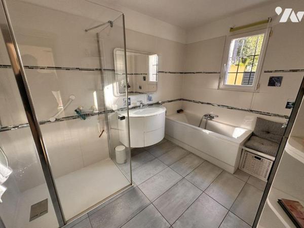 A VENDRE SIX-FOURS-LES-PLAGES (VAR) 83140 - LE BRUSC : VILLA D'EXCEPTION SUR 1100 m2 DE TERRAIN...