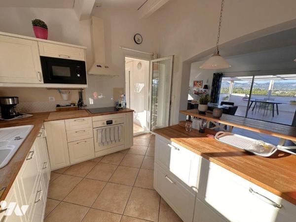 A VENDRE SIX-FOURS-LES-PLAGES (VAR) 83140 - LE BRUSC : VILLA D'EXCEPTION SUR 1100 m2 DE TERRAIN...