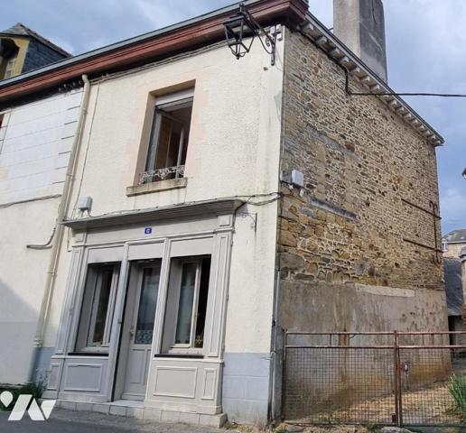 LA GUERCHE DE BGNE - Plein-centre : Maison avec dépendance