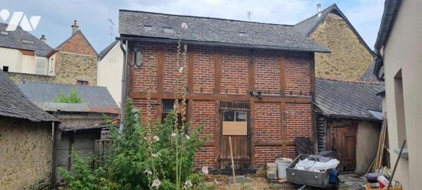 LA GUERCHE DE BGNE - Plein-centre : Maison avec dépendance