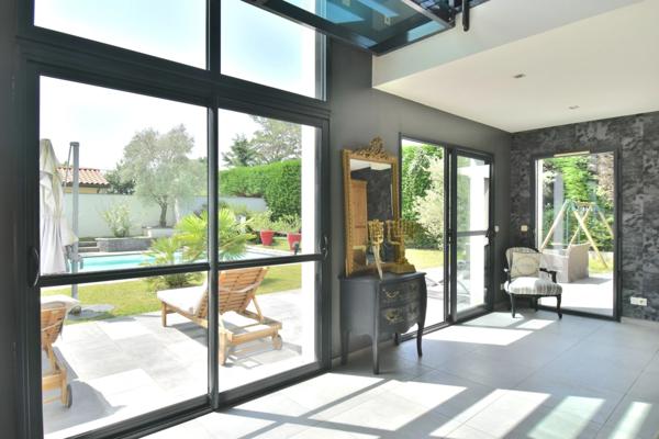 Villa contemporaine de 210 m² avec grande piscine
