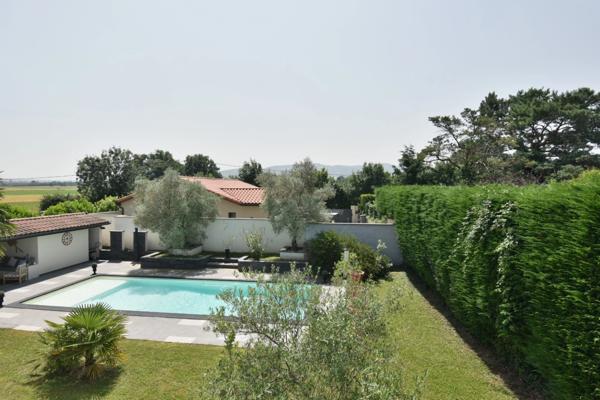 Villa contemporaine de 210 m² avec grande piscine
