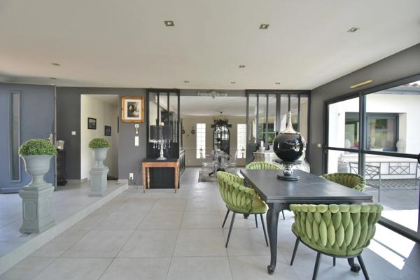 Villa contemporaine de 210 m² avec grande piscine