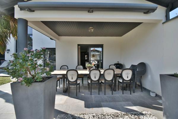 Villa contemporaine de 210 m² avec grande piscine