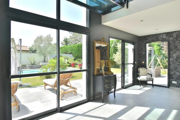 Villa contemporaine de 210 m² avec grande piscine