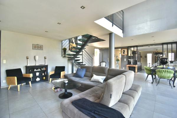 Villa contemporaine de 210 m² avec grande piscine