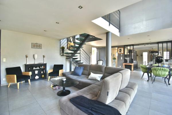 Villa contemporaine de 210 m² avec grande piscine