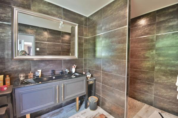 Villa contemporaine de 210 m² avec grande piscine