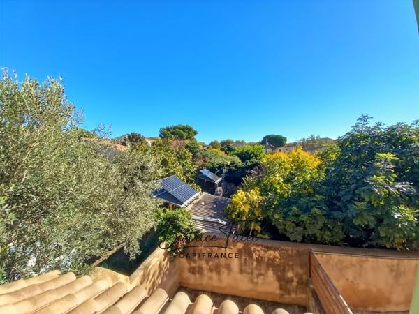 Appartement duplex T3 – 72 m², terrasse conviviale, parking privé – La Fare-les-Oliviers, provence, Bouches-du-Rhône, Quartier calme, résidentiel