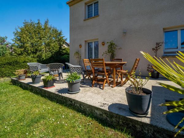 MAREUIL-LÈS-MEAUX  Magnifique maison familiale de 4 chambres, parfaitement entretenue et un terrain clos