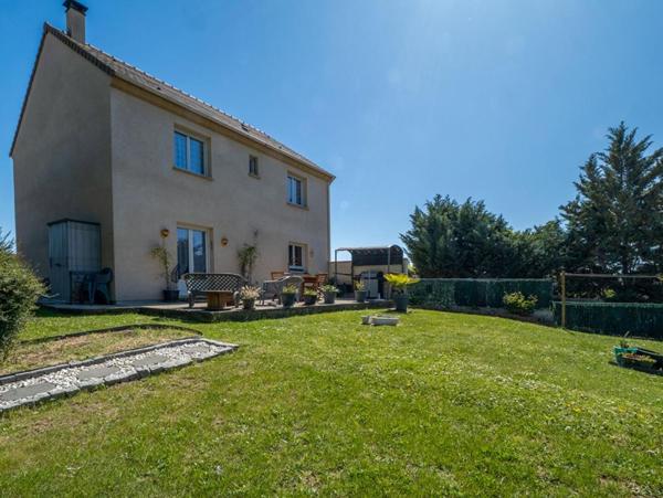 MAREUIL-LÈS-MEAUX  Magnifique maison familiale de 4 chambres, parfaitement entretenue et un terrain clos