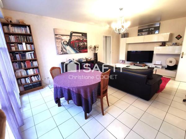 Secteur tranquille, commerces de proximité, bus en 15 minutes de la gare