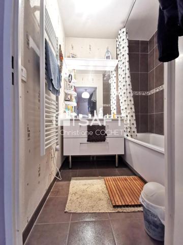 Secteur tranquille, commerces de proximité, bus en 15 minutes de la gare