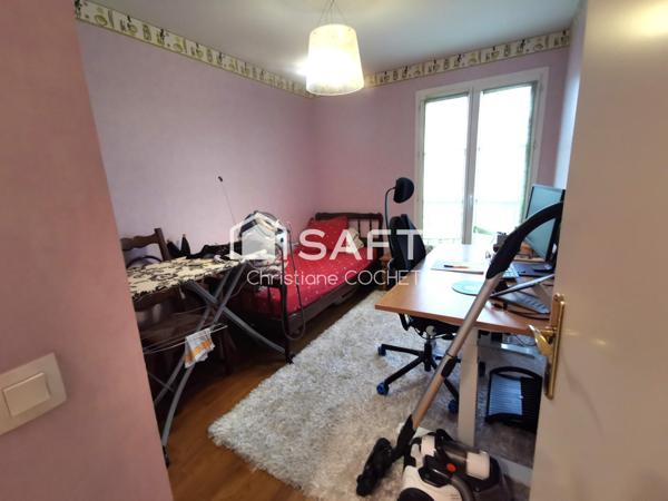 Secteur tranquille, commerces de proximité, bus en 15 minutes de la gare