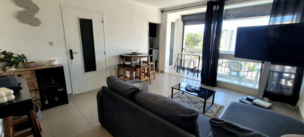 BEAU T2/CABINE AVEC PARKING PRIVE ET TERRASSE