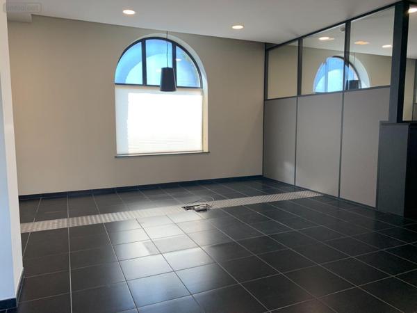 Bureaux à vendre à Bailleul dans le Nord (59270), ref : F30421