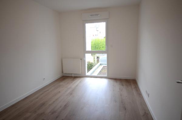 BREST SAINT MICHEL - 58 RUE LEVOT - Appartement T3 récent de 65m² avec parking et balcon , Brest