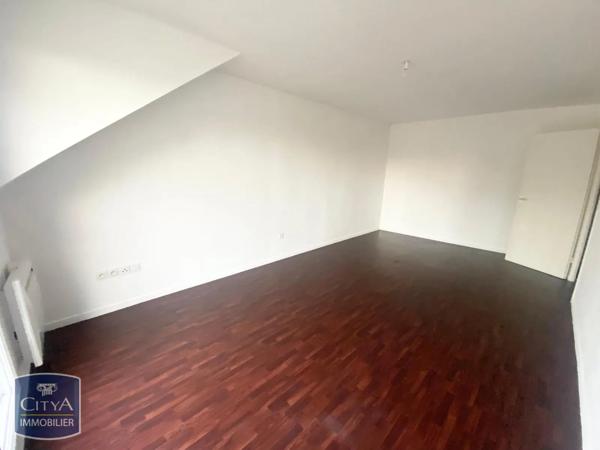 Appartement à louer 2 pièces 45.15m² Condé-sur-l'Escaut (59163)