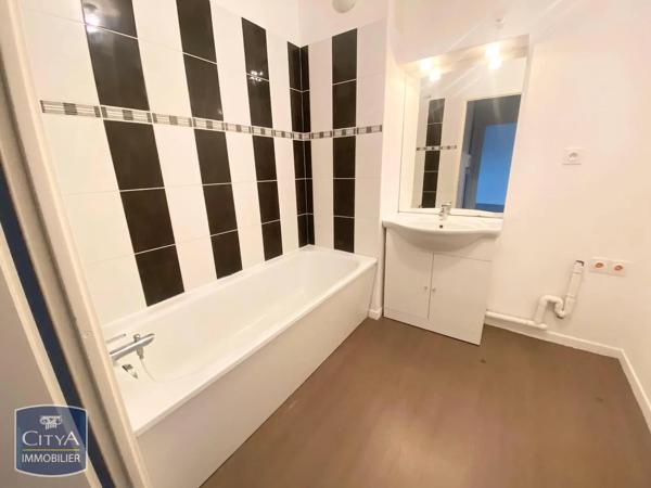 Appartement à louer 2 pièces 45.15m² Condé-sur-l'Escaut (59163)