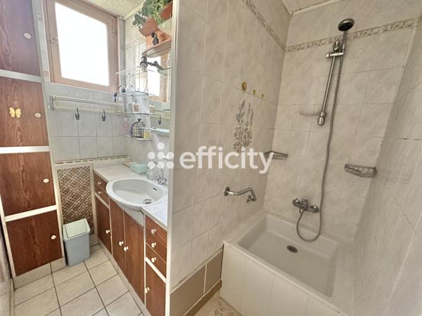 Maison
         6 pièces
        - 106 m² 254 500 € *