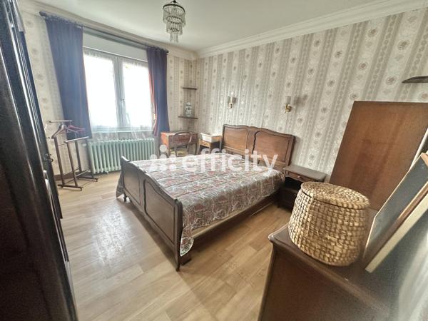 Maison
         6 pièces
        - 106 m² 254 500 € *