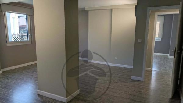 Vente                                                      Local commercial
                        
                     5 pièces                      173 m2                     à Hayange