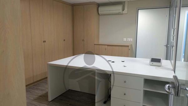 Vente                                                      Local commercial
                        
                     5 pièces                      173 m2                     à Hayange
