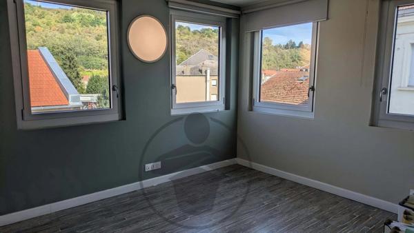 Vente                                                      Local commercial
                        
                     5 pièces                      173 m2                     à Hayange