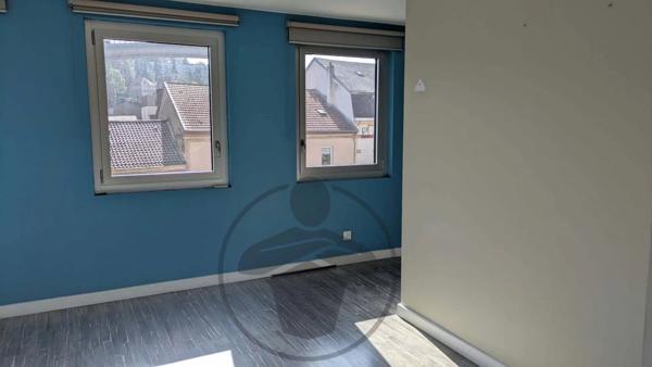 Vente                                                      Local commercial
                        
                     5 pièces                      173 m2                     à Hayange