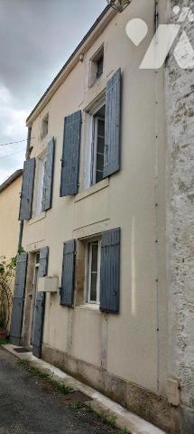 Dans le charmant bourg de Dampierre su Boutonne, à moins de 10 min d'Aulnay et 20 min de Saint ...