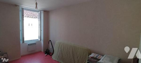 Dans le charmant bourg de Dampierre su Boutonne, à moins de 10 min d'Aulnay et 20 min de Saint ...